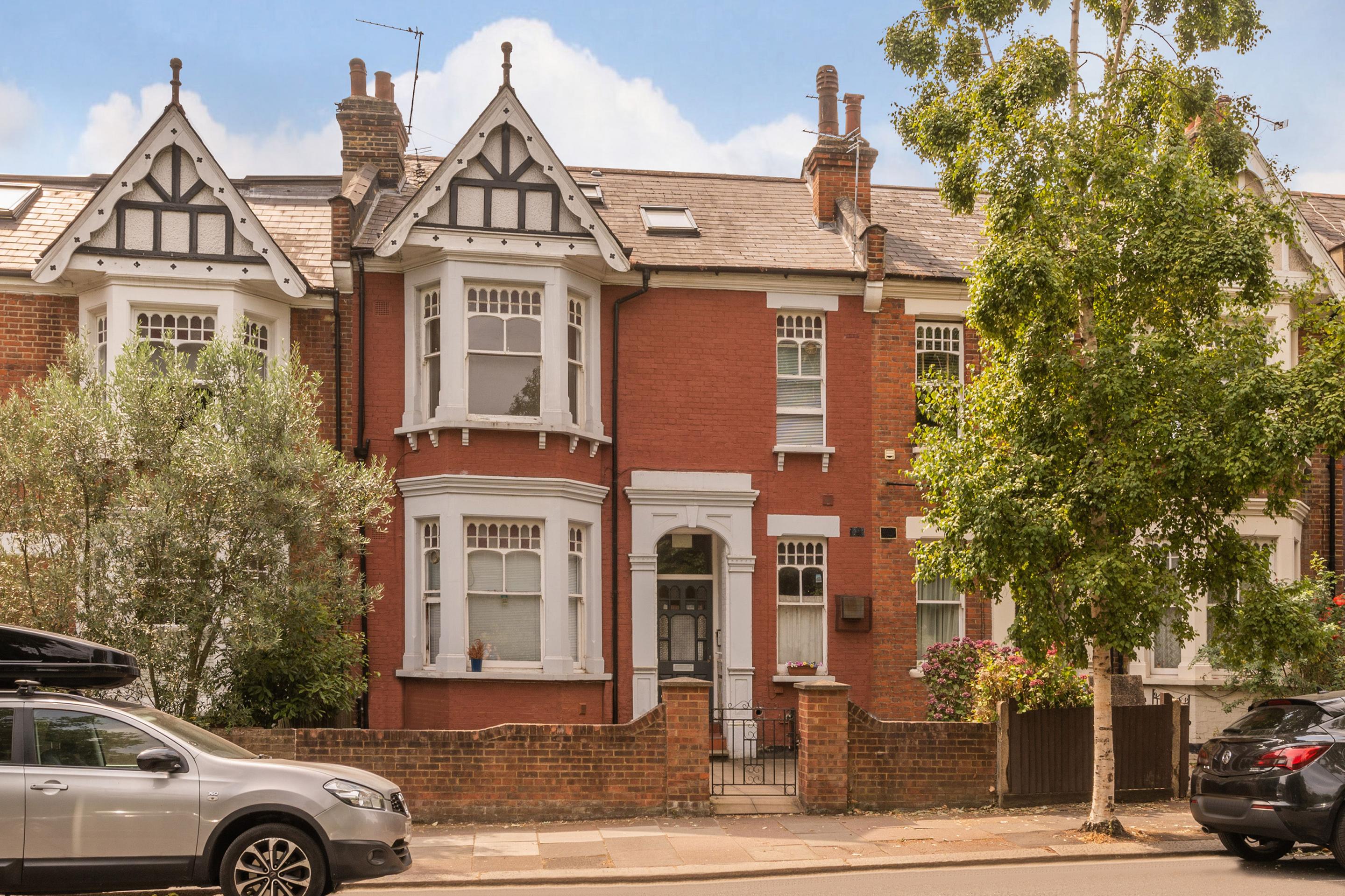 Modern and Central Apartment Milman Road, Queens Park (Water included) NW6